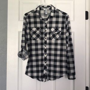 Just Be black white checkered/ plaid stretchy top
